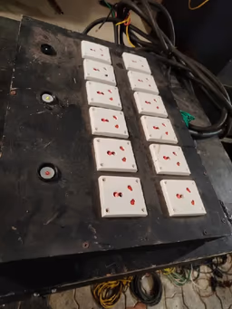 Switch board 3 phase it's