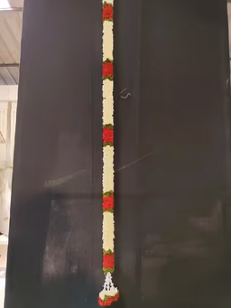 Hangings mala white&red 7ft