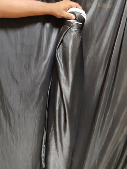 Table frill black